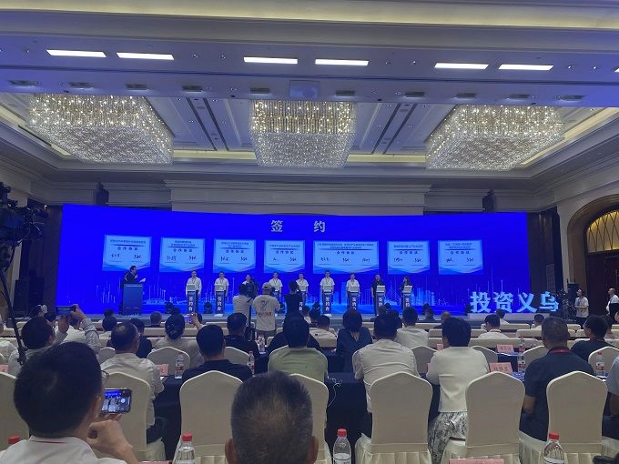 陈庆文出席义乌招商引资签约盛会，助力“打造新典范、再造新辉煌”！